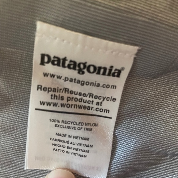 Patagonia Women’s Black Rain Jacket - Picture 4 of 4
